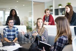Meeting am Arbeitsplatz