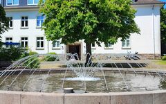 Springbrunnen vor dem Gebäude der Wirtschaftsförderung