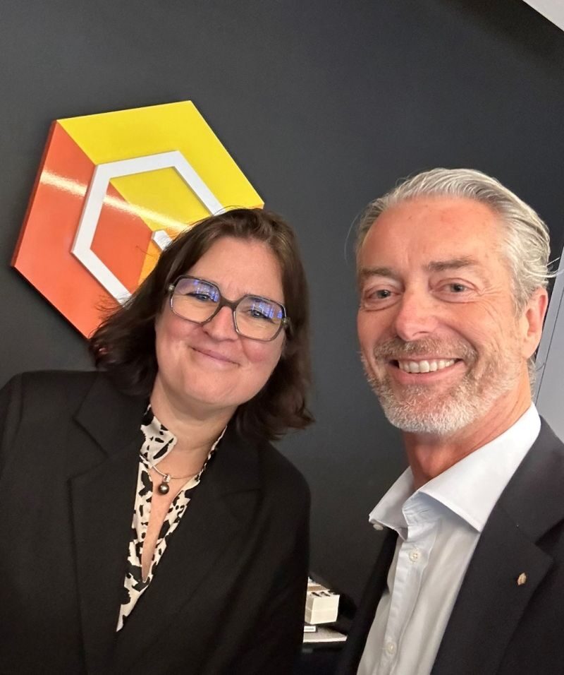 Eva Platz mit dem Geschäftsführer von Babtec