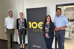 Eva Platz mit dem Team von Gebrüder Jaeger