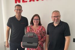 Eva Platz und die Geschäftsführer von Nexaro.