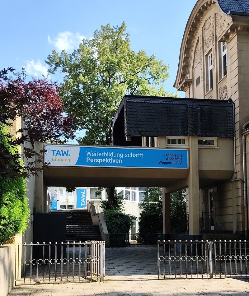 Eingang der TAW Wuppertal