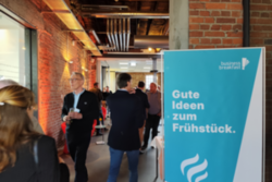 Besucher beim Business Breakfast