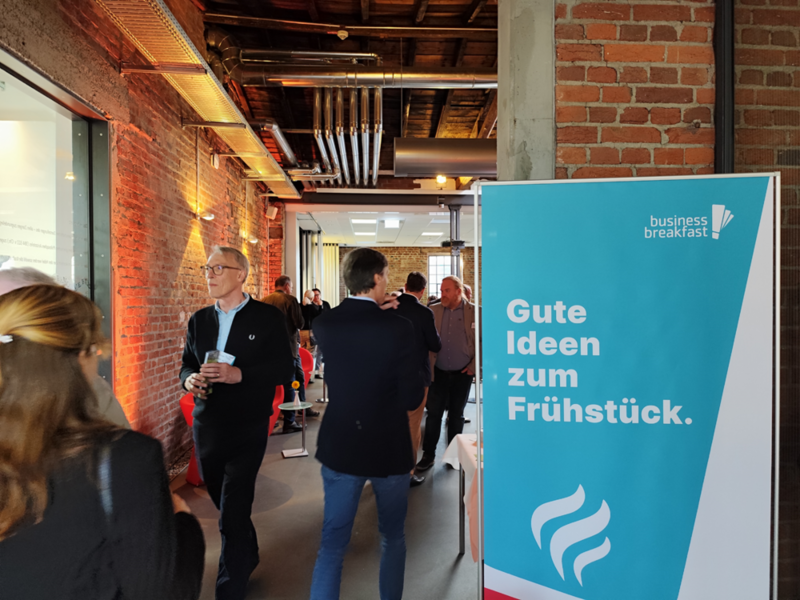 Besucher beim Business Breakfast