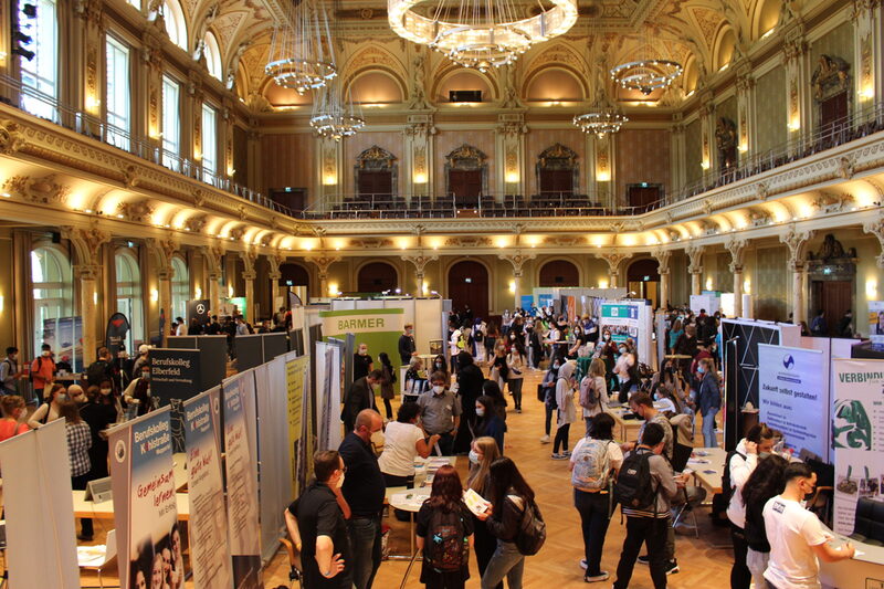 Gut besuchte Ausbildungsbörse in der Stadthalle