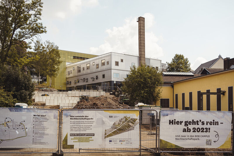 Baustelle auf dem Außengelände des BOB Campus, wo der neue Nachbarschaftspark entstehen soll.