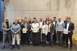 Gruppenfoto der Wuppertaler Betriebe mit dem Oberbügermeister und dem Projektteam.