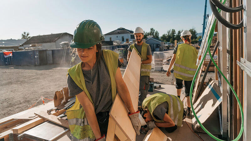 Ein Studenten-Team auf der Baustelle