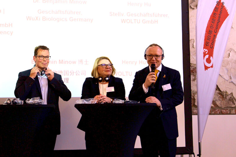 Podiumsdiskussion auf der Bühne