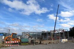 Eine Halle wird gebaut.