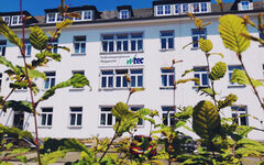 Das W-tec Gebäude von vorne