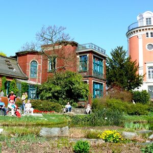 Der Botanische Garten mit Elisenturm und Orangerie.